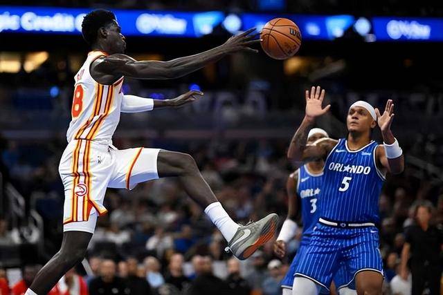 老鹰14分逆转险胜魔术 特雷杨25+6制胜6分小瓦27+6