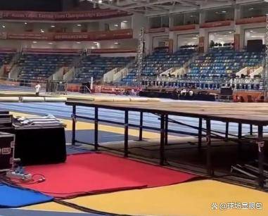 乒乓球亚锦赛变荒野求生比赛场地惊现青蛙?现场环境令人担忧