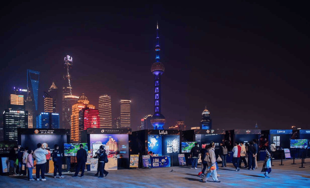 黄浦江畔的电竞狂欢!S15上海北外滩观赛派对燃爆半决赛