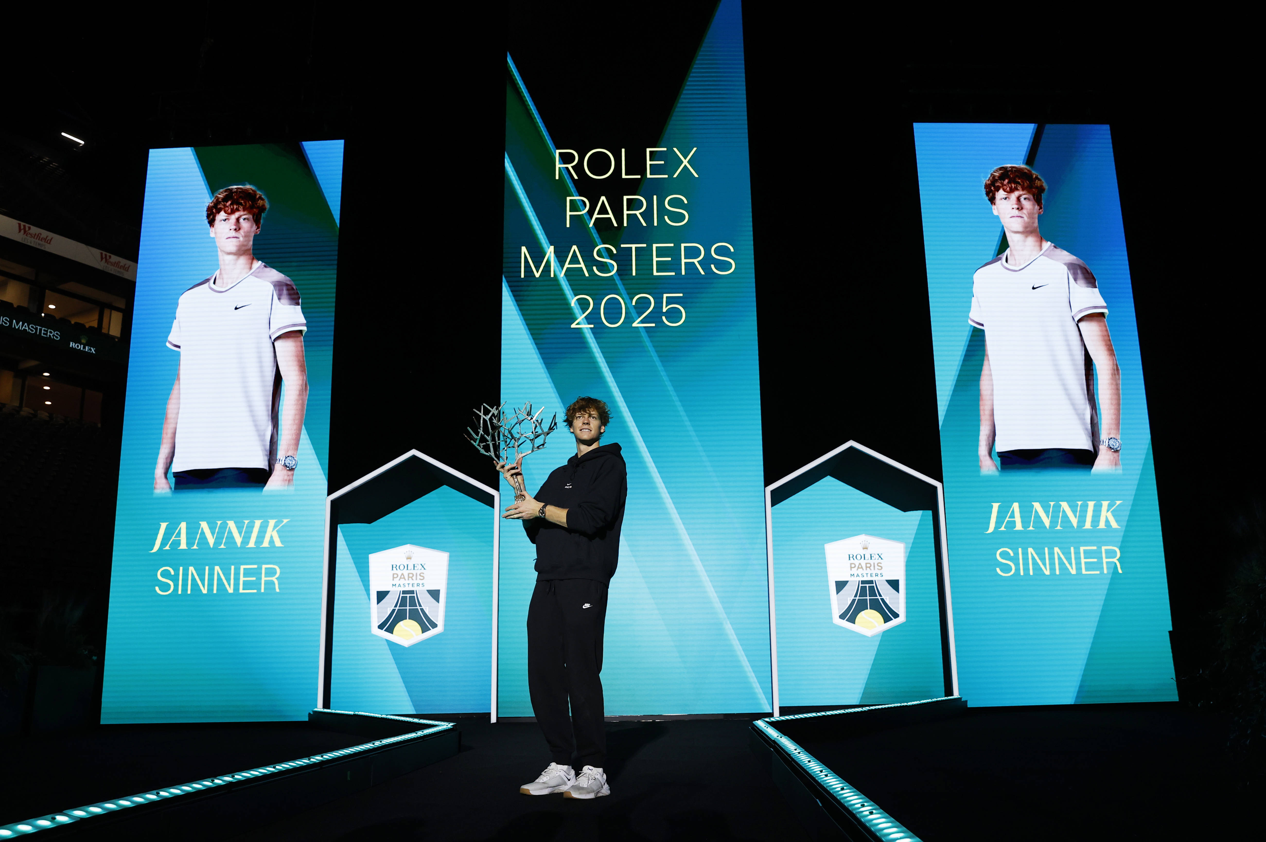 巴黎网球大师赛:辛纳夺冠