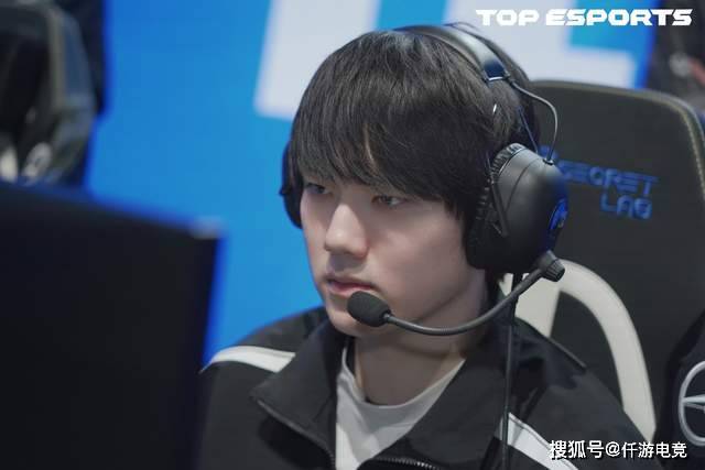 JackeyLove也因伤病暂时休息!Rita被质疑不配拿最佳解说